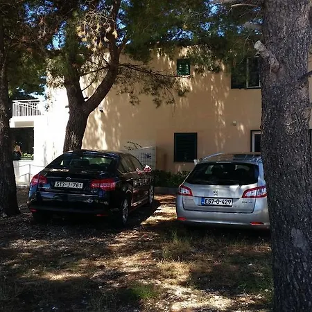 Pensjonat With A Parking Space Podaca 14052